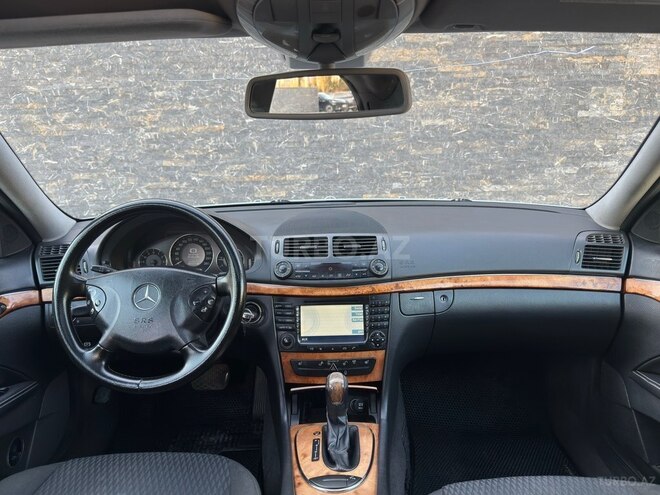 Mercedes E 220-10