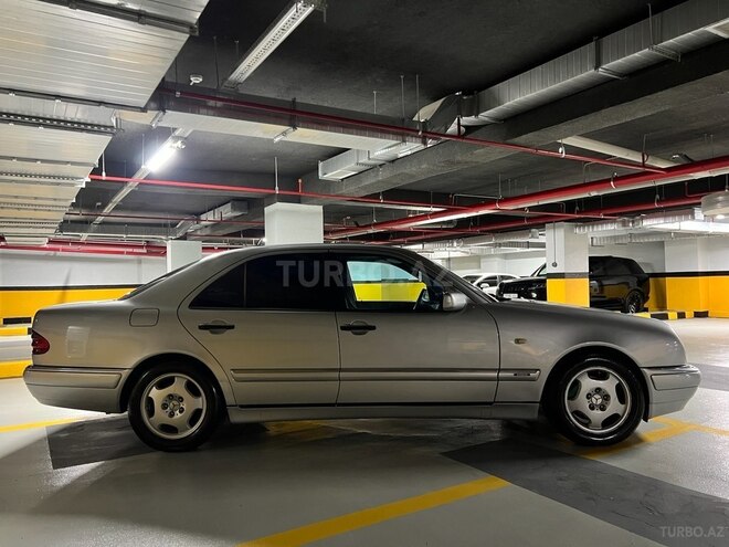 Mercedes E 240-5