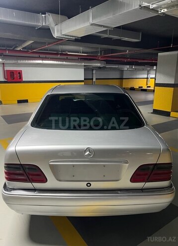 Mercedes E 240-3