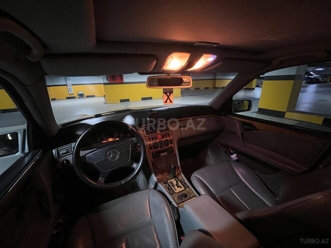 Mercedes E 240-9