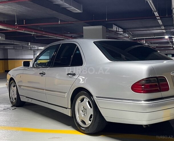 Mercedes E 240-6