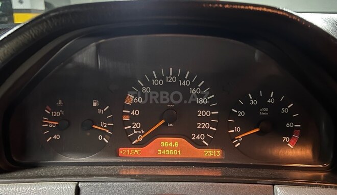 Mercedes E 240-11