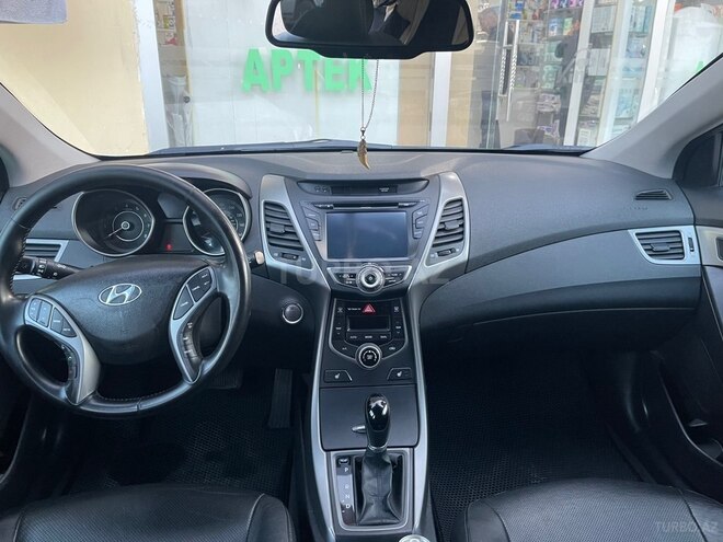 Hyundai Elantra-5