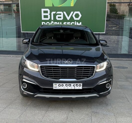 Kia Carnival-1