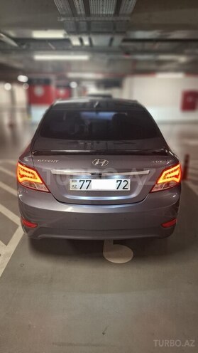 Hyundai Accent-2