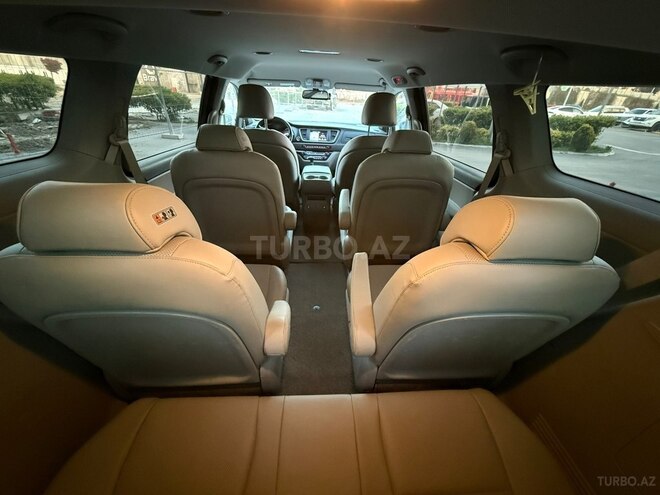Kia Carnival-6