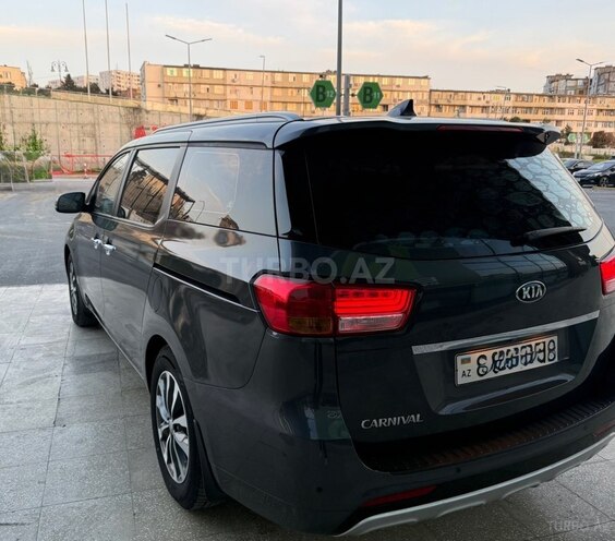 Kia Carnival-3