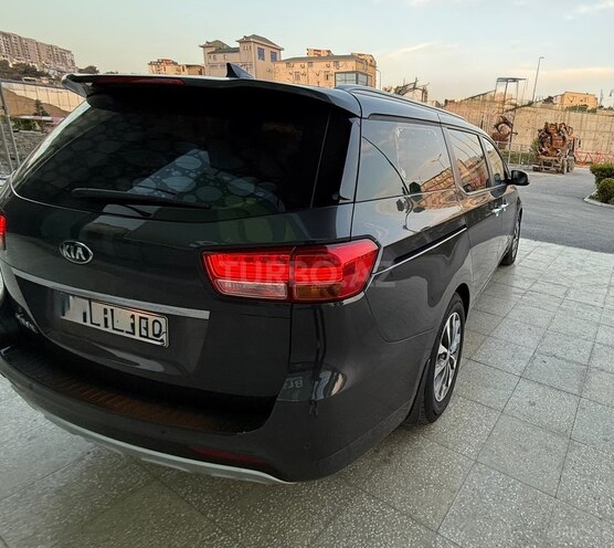 Kia Carnival-2