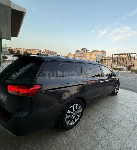 Kia Carnival-4