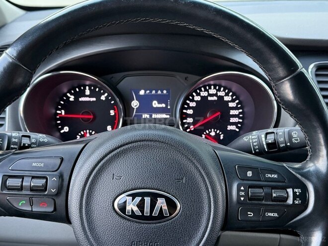 Kia Carnival-9