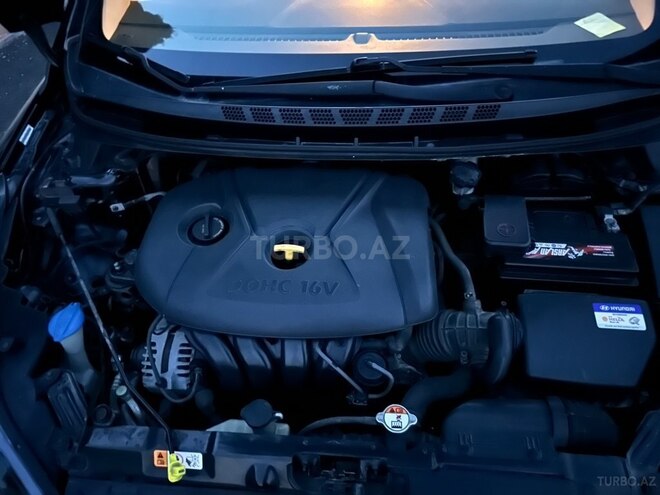 Hyundai Elantra-9