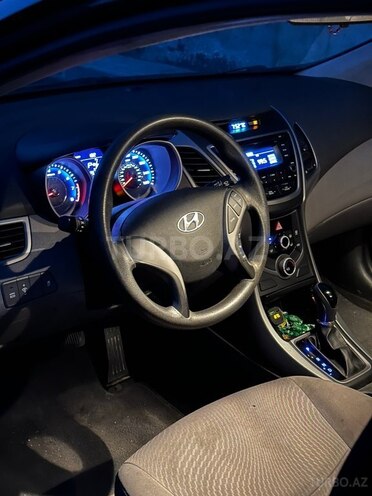 Hyundai Elantra-6