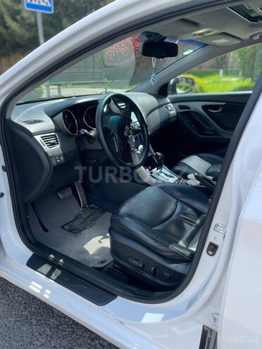 Hyundai Elantra-5