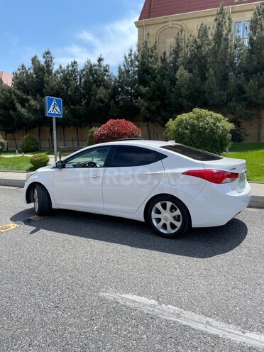 Hyundai Elantra-2