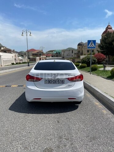 Hyundai Elantra-4