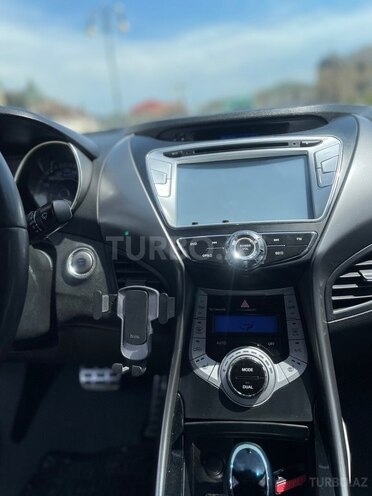 Hyundai Elantra-6