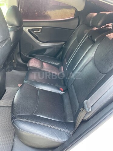 Hyundai Elantra-8
