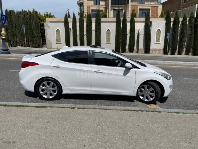 Hyundai Elantra-3