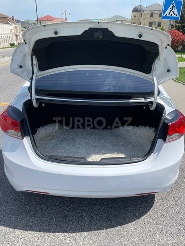 Hyundai Elantra-10