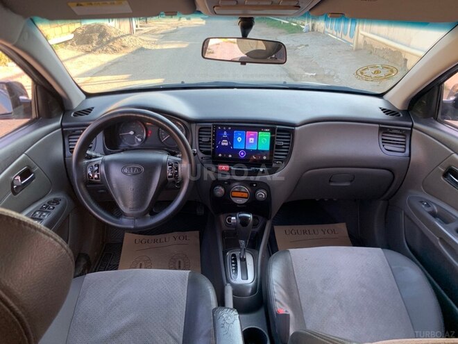 Kia Rio-5