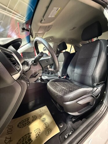 Kia Rio-11