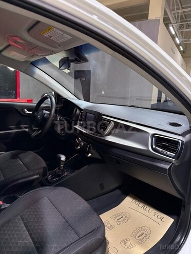 Kia Rio-13