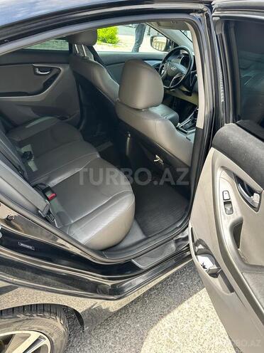 Hyundai Elantra-14