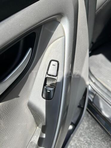 Hyundai Elantra-6