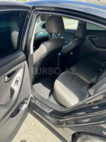 Hyundai Elantra-12