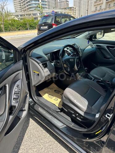 Hyundai Elantra-11