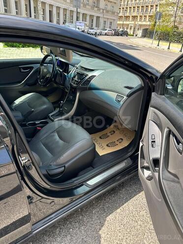 Hyundai Elantra-13