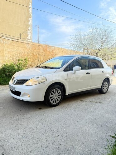 Nissan Tiida-4