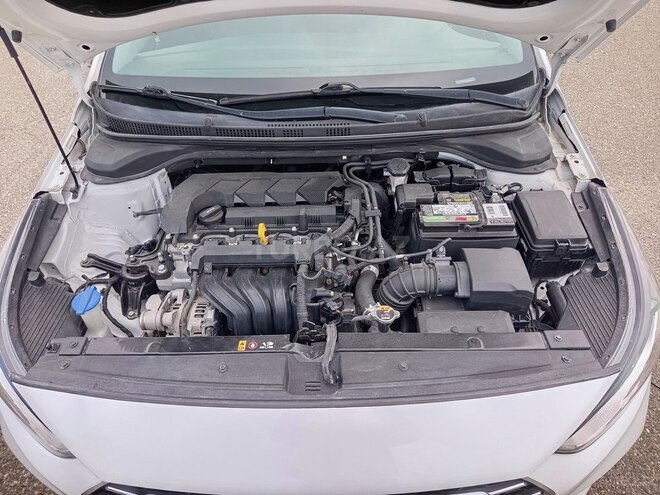 Hyundai Accent-7