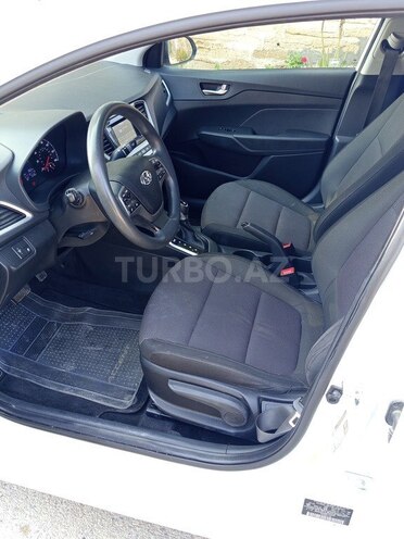 Hyundai Accent-9