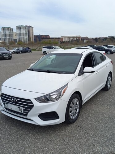 Hyundai Accent-4