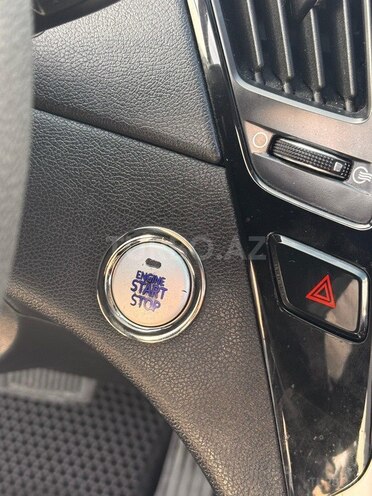 Hyundai Sonata-18