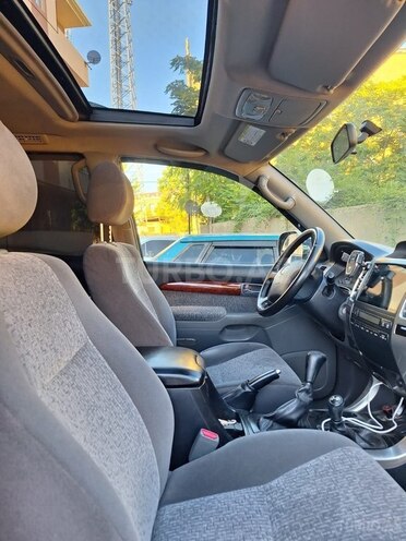 Toyota Land Cruiser Prado-5