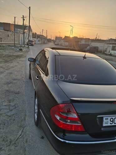 Mercedes E 240-4