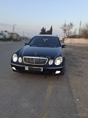 Mercedes E 240-1