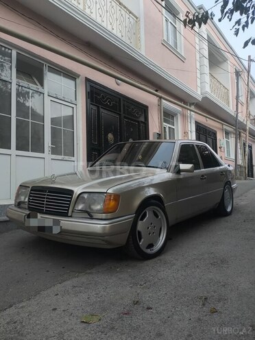 Mercedes E 280-1