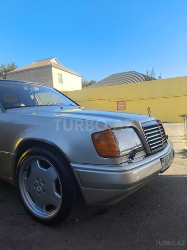 Mercedes E 280-6