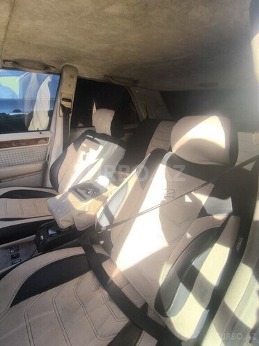 Mercedes E 280-10