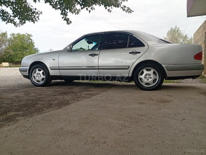 Mercedes E 230-6