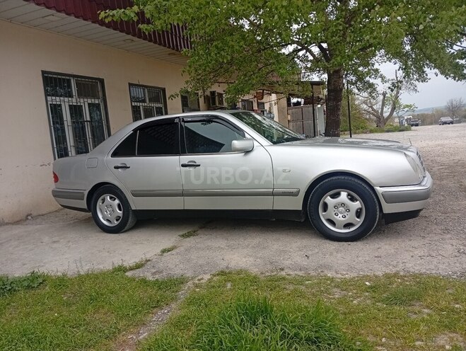 Mercedes E 230-7