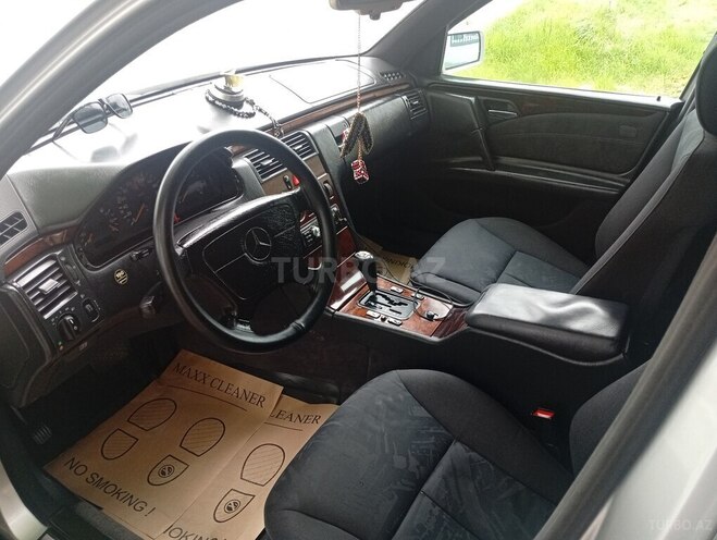 Mercedes E 230-10