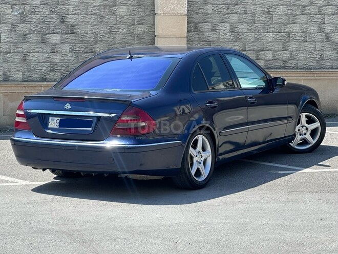 Mercedes E 270-10