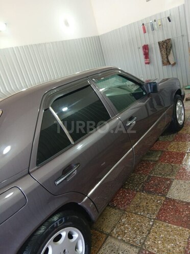 Mercedes 200 E-6
