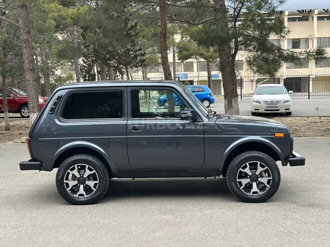 LADA (VAZ) Niva-8