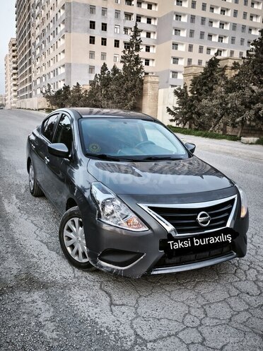 Nissan Versa-1