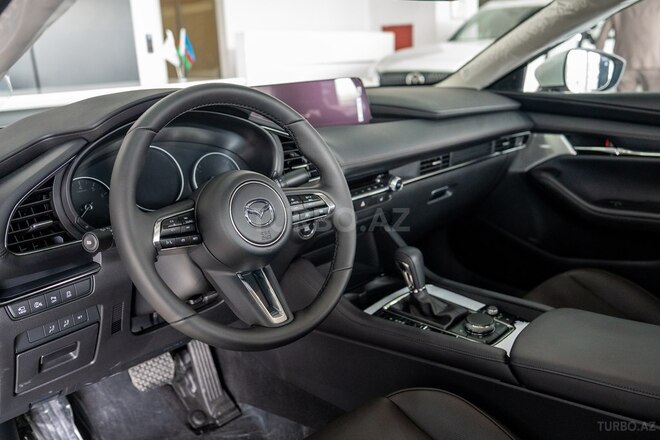 Mazda 3-8